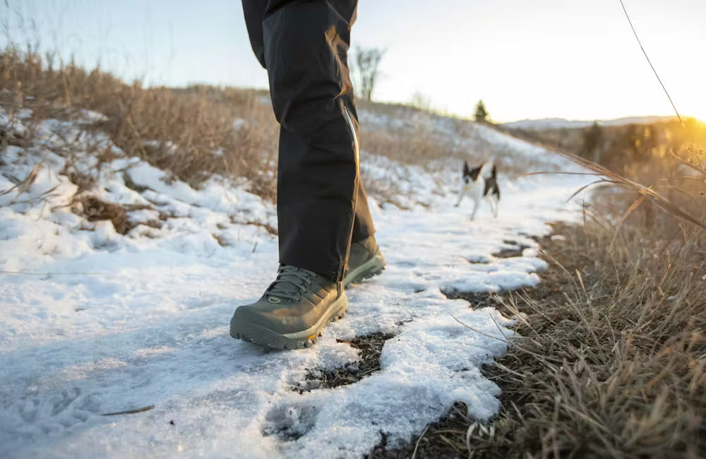 Hiking on a snowy trail in the Charcoal gray Oboz Bangtail winter boots.