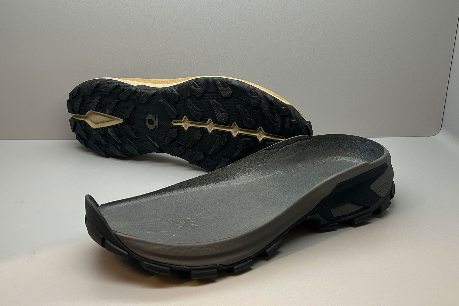 Oboz hiking shoe bottom package showing the midsole and outsole.